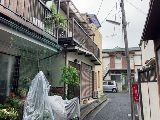 東京都板橋区栄町の木造2階建て家屋解体工事前の様子です。